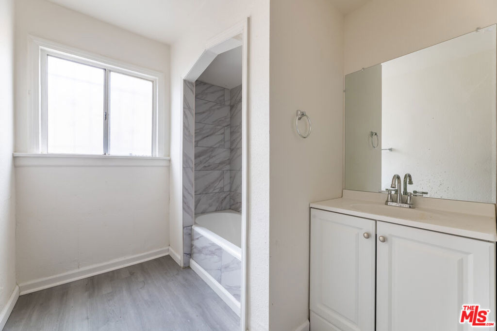 138 W 82nd Street - Photo 7