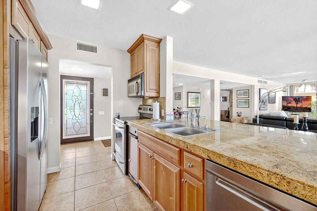 42505 Adams Street - Photo 2