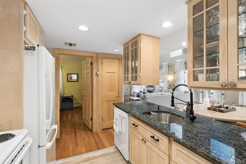 1050 Pine Avenue - Photo 12