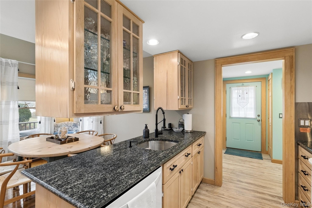 1050 Pine Avenue - Photo 11