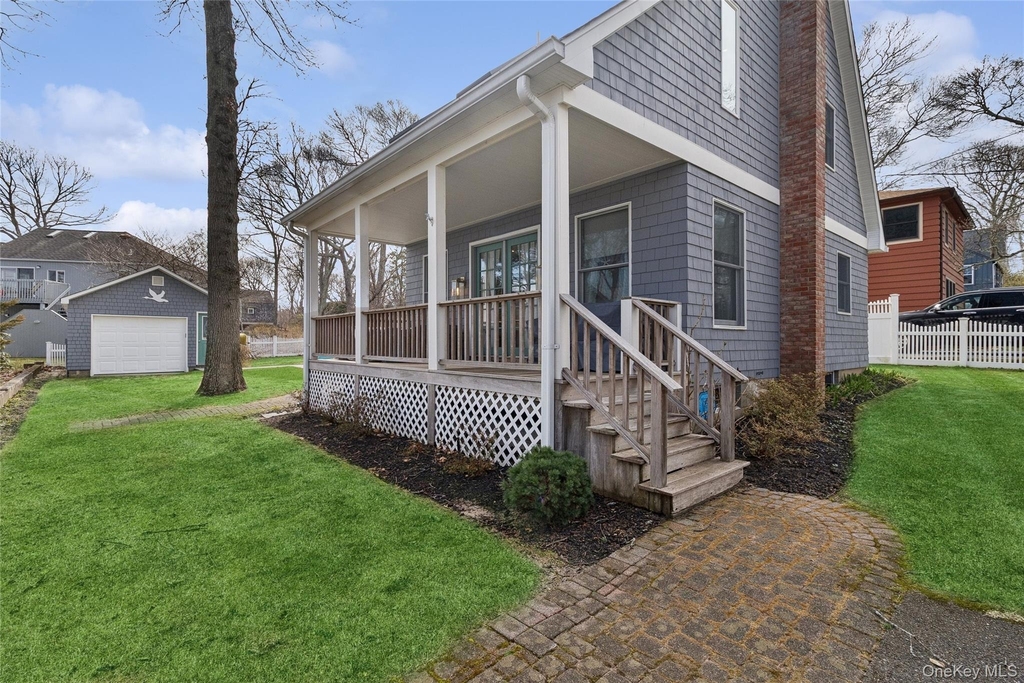 1050 Pine Avenue - Photo 0