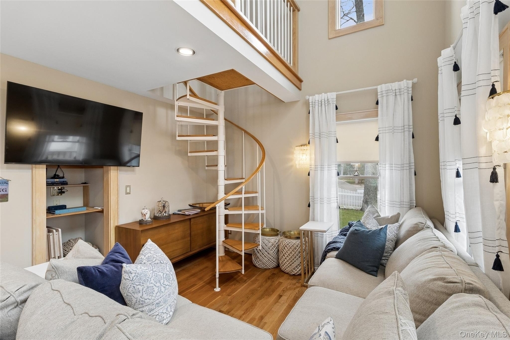 1050 Pine Avenue - Photo 9