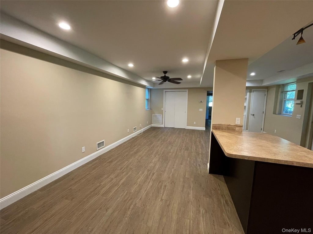 328 E Broadway - Photo 12