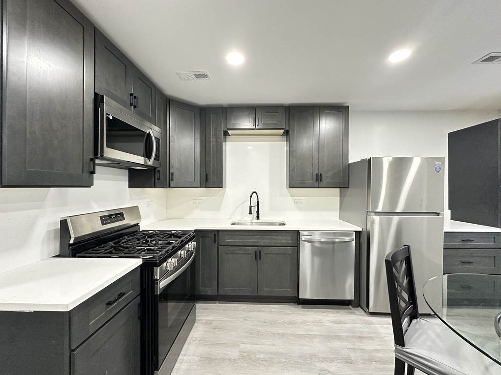 1937 W Grand Avenue - Photo 3