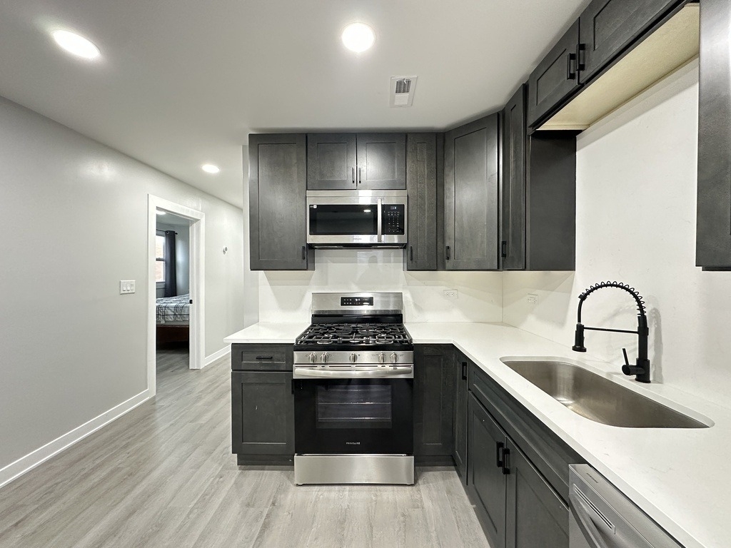 1937 W Grand Avenue - Photo 2