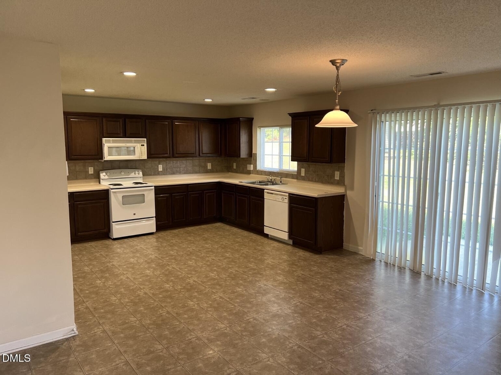 609 Magna Drive - Photo 3
