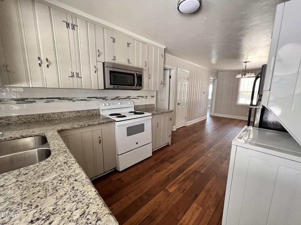 807 N Ellis Avenue - Photo 2