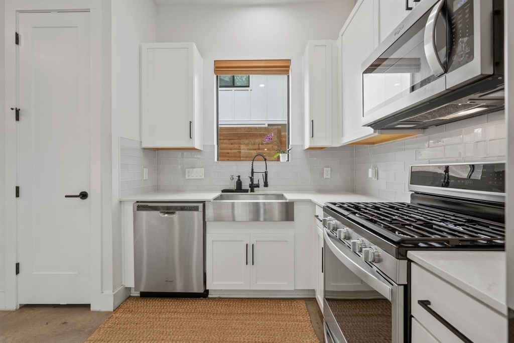 1710 Adina St - Photo 9
