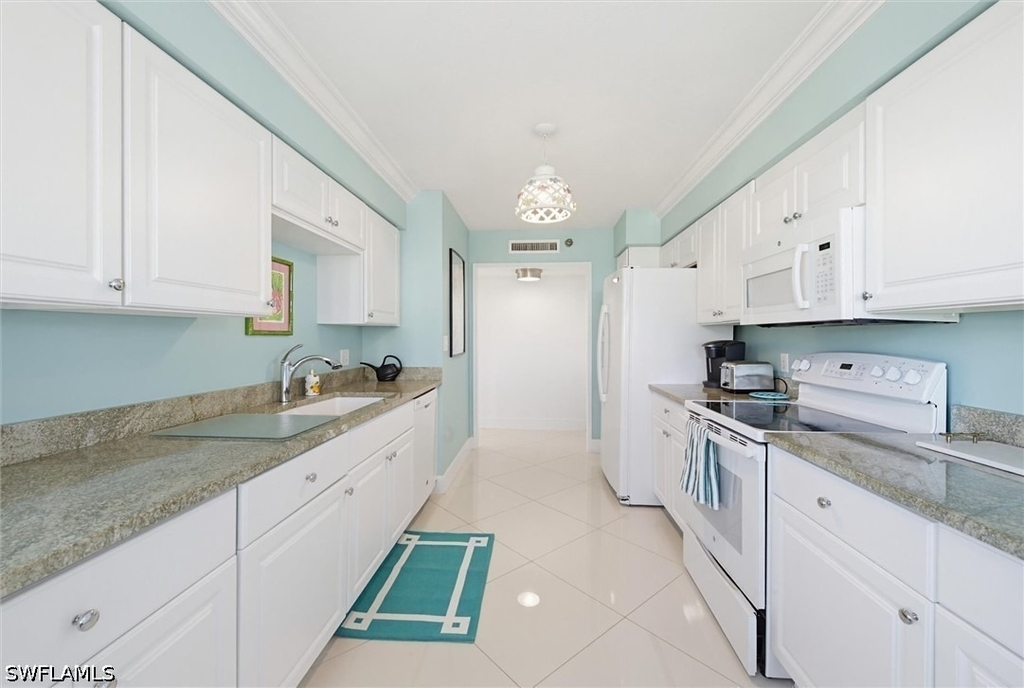 6000 Pelican Bay Boulevard N - Photo 7