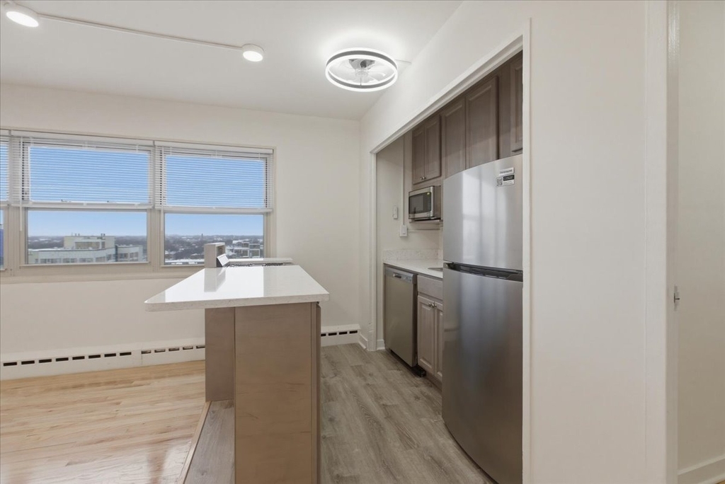 5630 N Sheridan Road - Photo 2