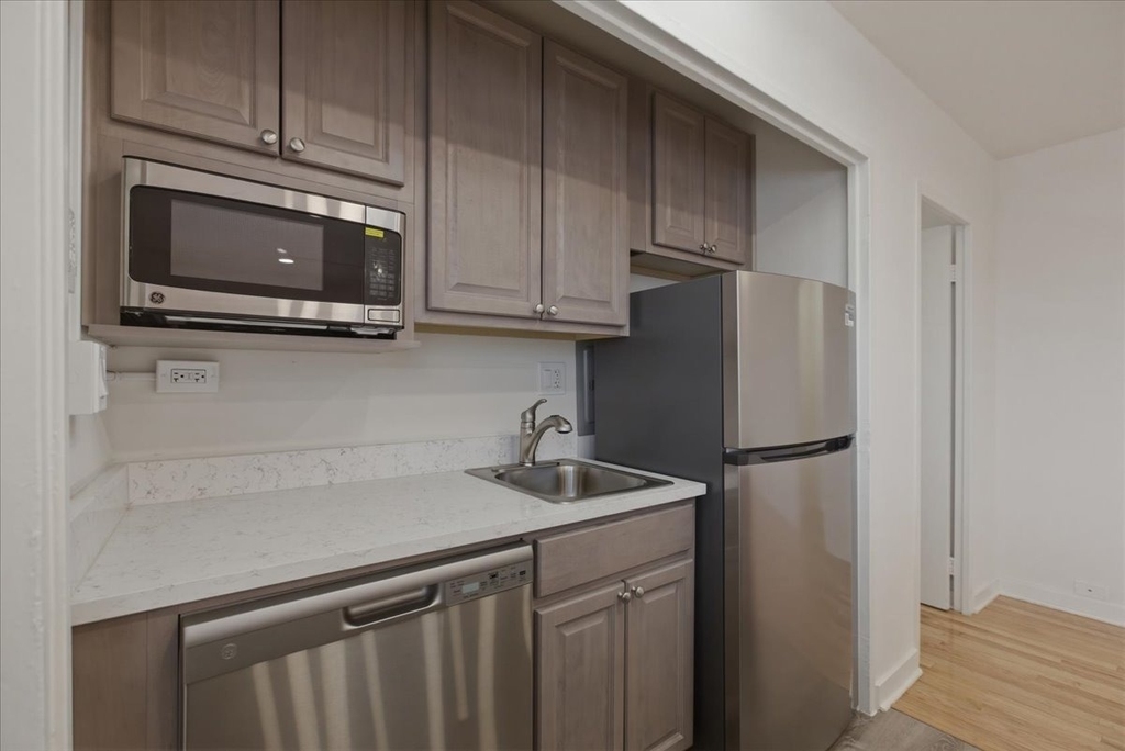 5630 N Sheridan Road - Photo 1