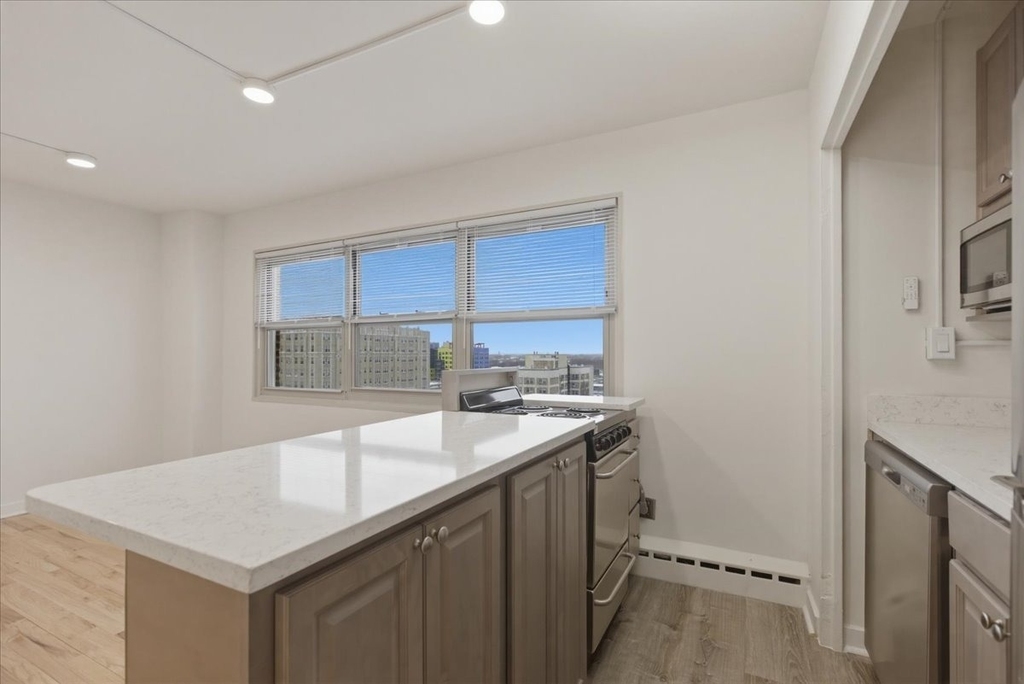 5630 N Sheridan Road - Photo 3