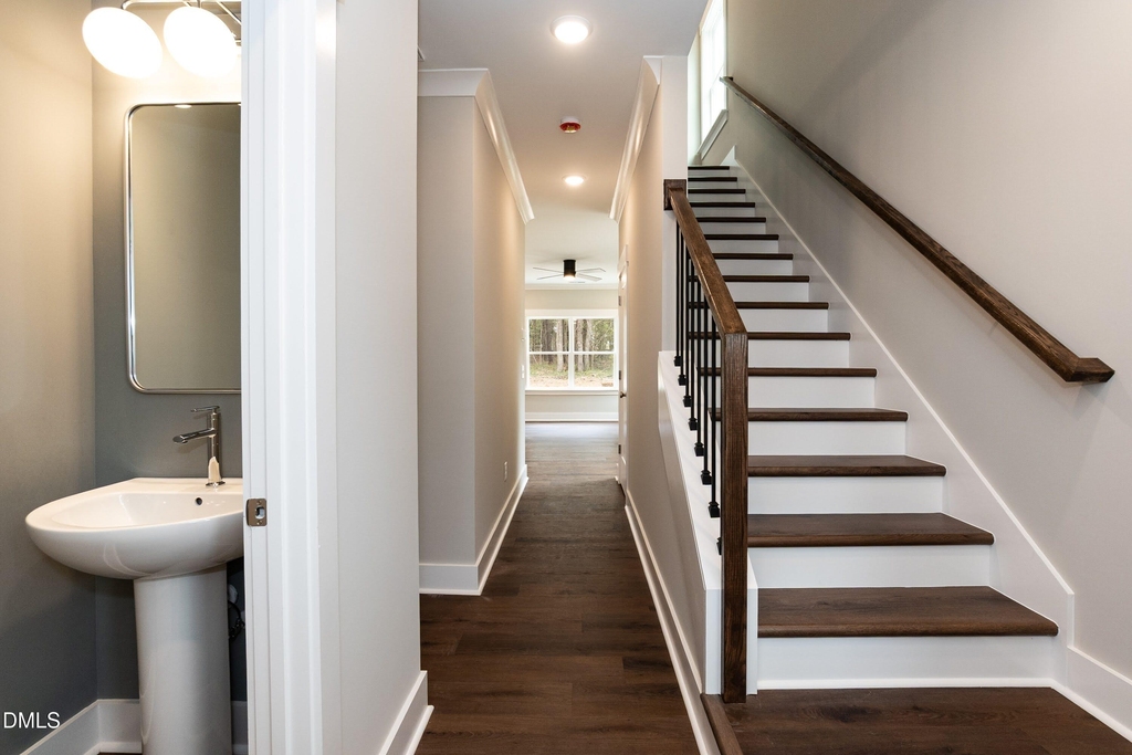 818 N Taylor Street - Photo 4