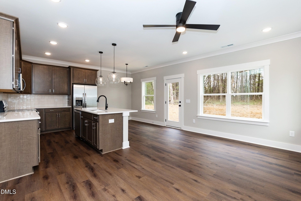 818 N Taylor Street - Photo 15