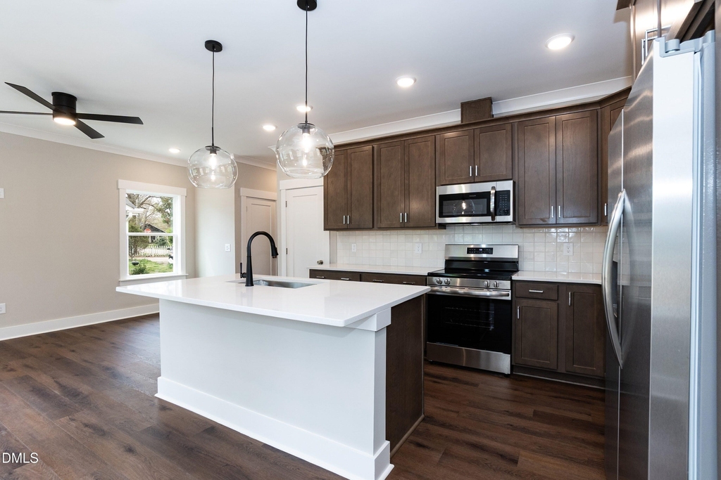 818 N Taylor Street - Photo 10