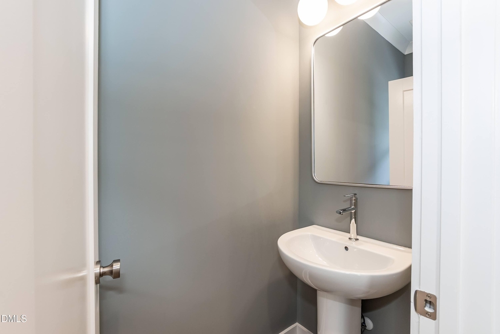 818 N Taylor Street - Photo 26