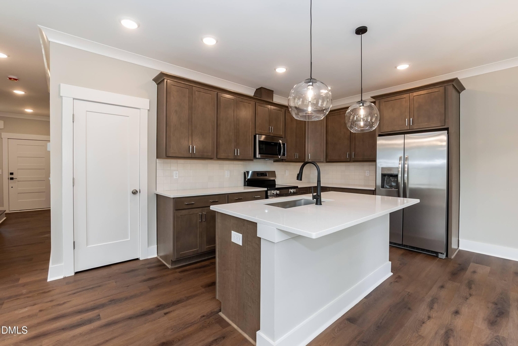 818 N Taylor Street - Photo 8