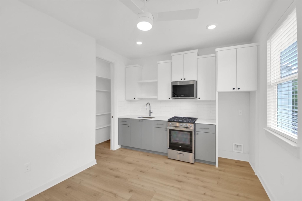 7208 Providence Ave - Photo 6