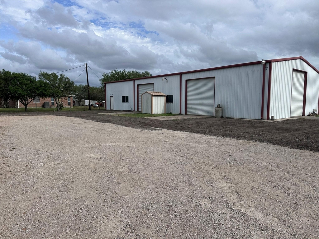 1204 County Road 408 - Photo 3