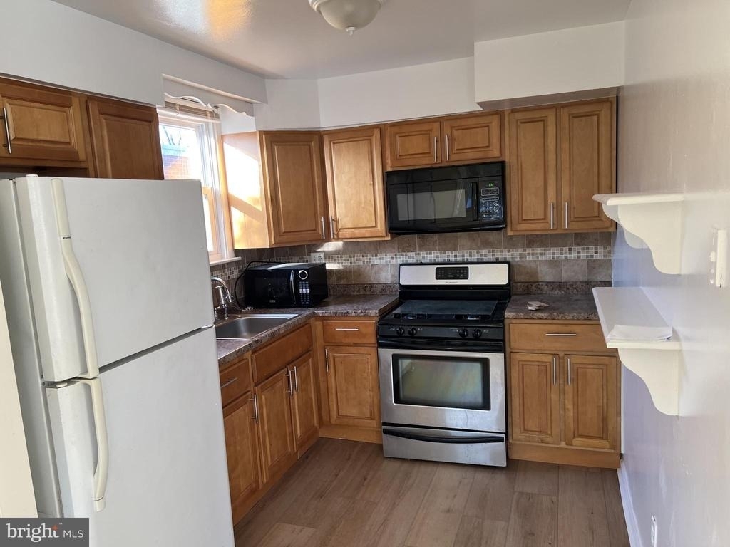 205 E Erica Place - Photo 3