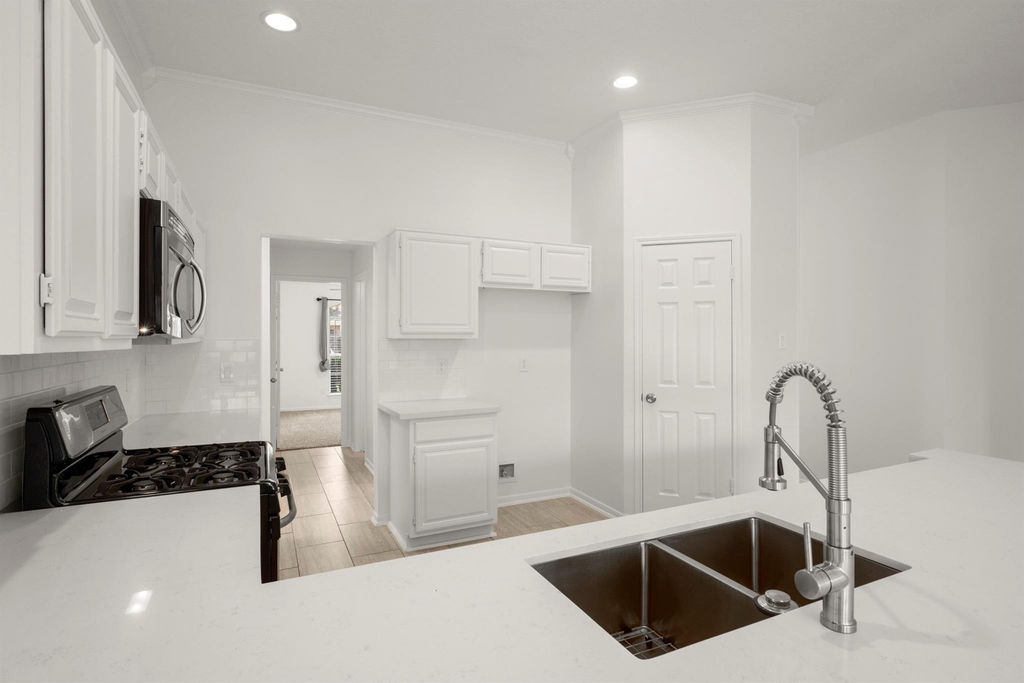 16014 Lakestone Drive - Photo 5