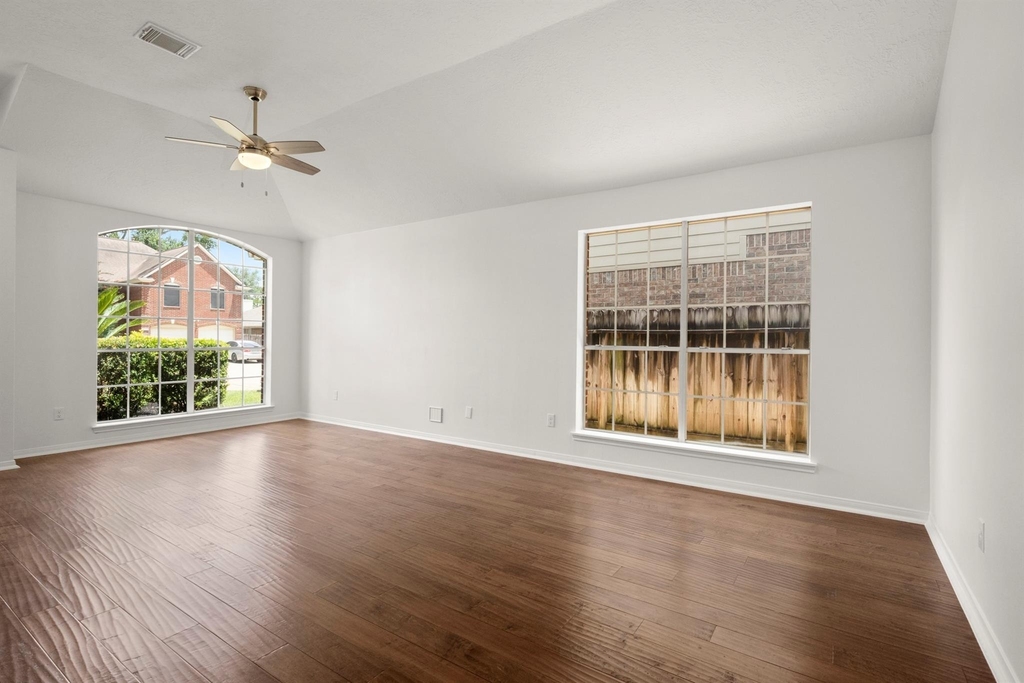16014 Lakestone Drive - Photo 4