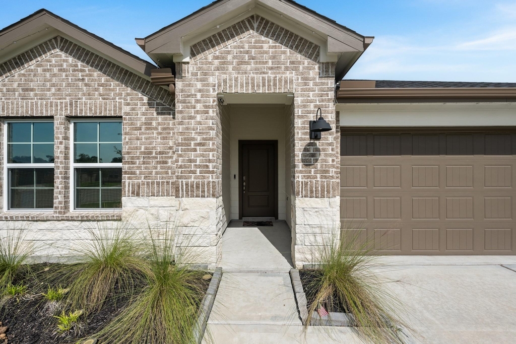 1054 Great Barracuda Lane - Photo 1