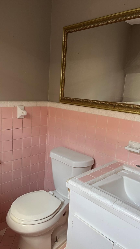 720 E 12th Street - Photo 13