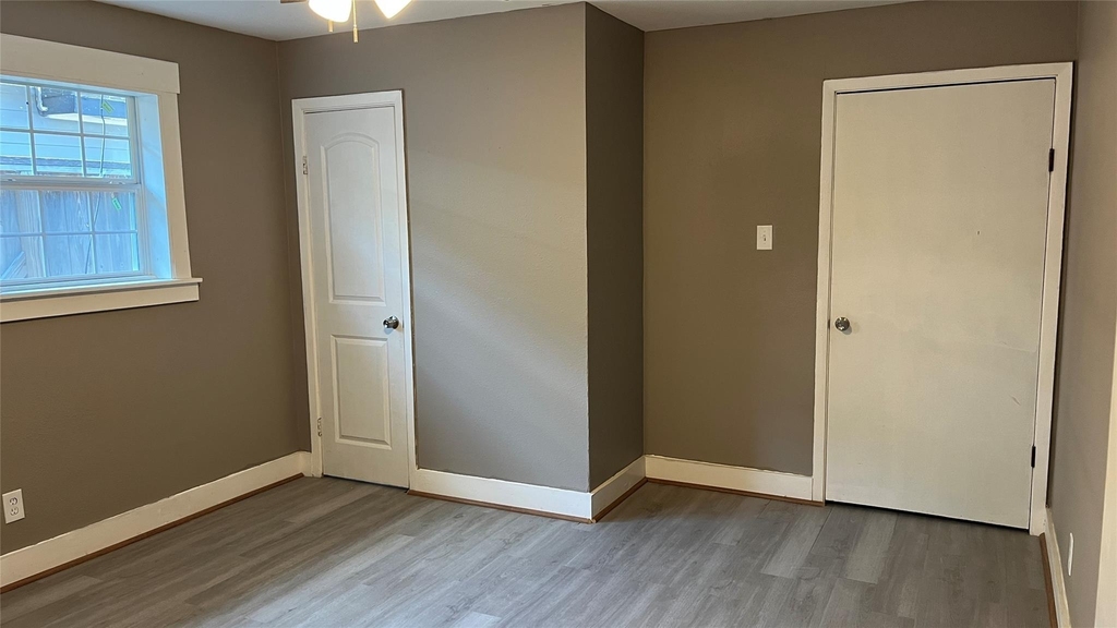 720 E 12th Street - Photo 11