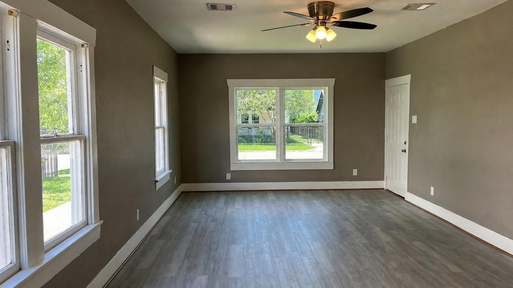 720 E 12th Street - Photo 1