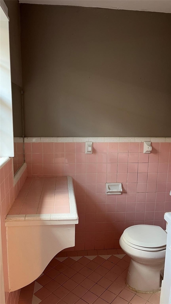 720 E 12th Street - Photo 12