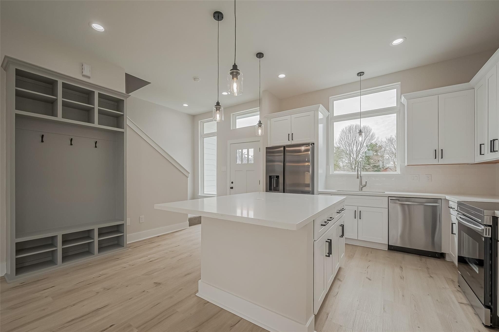 918 Saint Clair Street - Photo 9