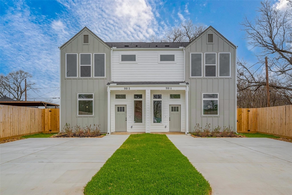 918 Saint Clair Street - Photo 1