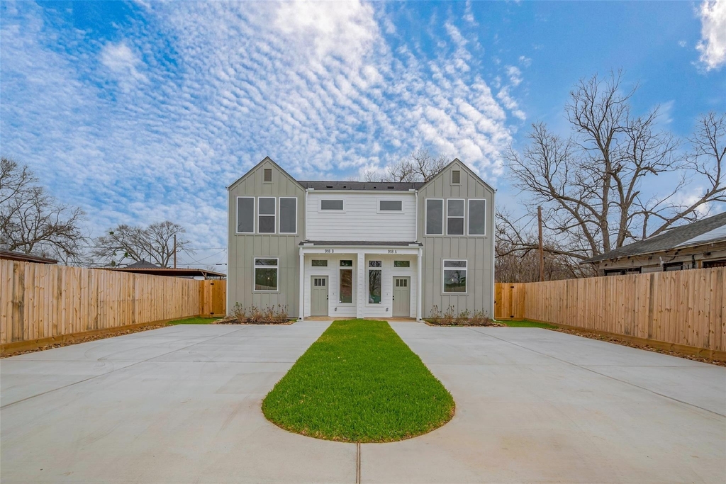 918 Saint Clair Street - Photo 3