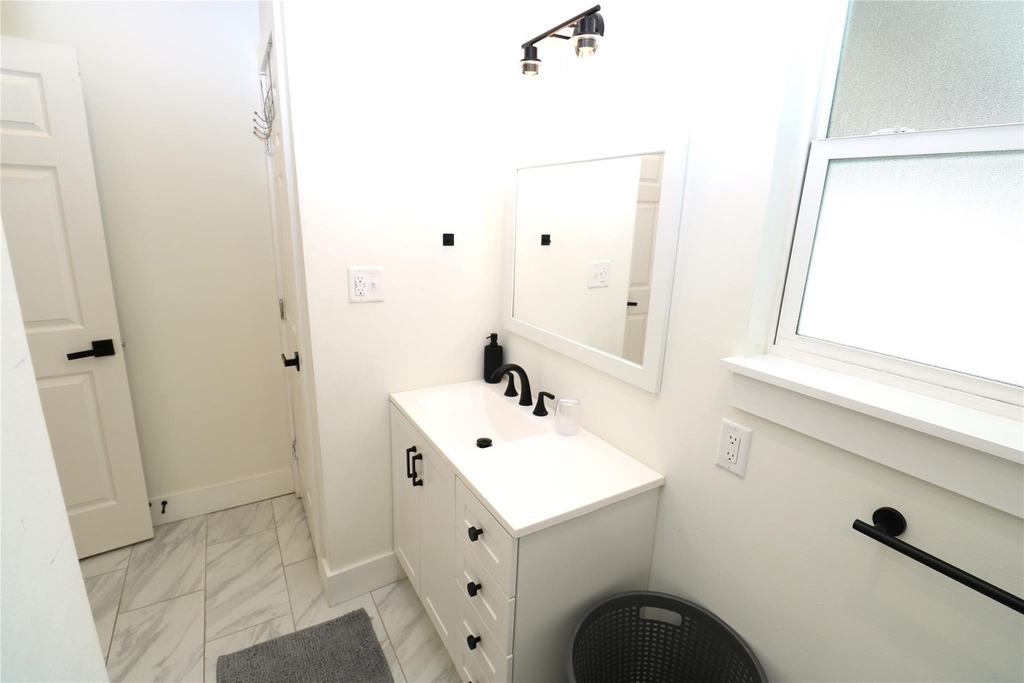5506 Avenue Q 1/2 - Photo 13