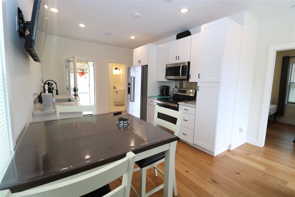 5506 Avenue Q 1/2 - Photo 6
