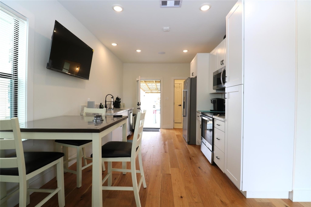 5506 Avenue Q 1/2 - Photo 8