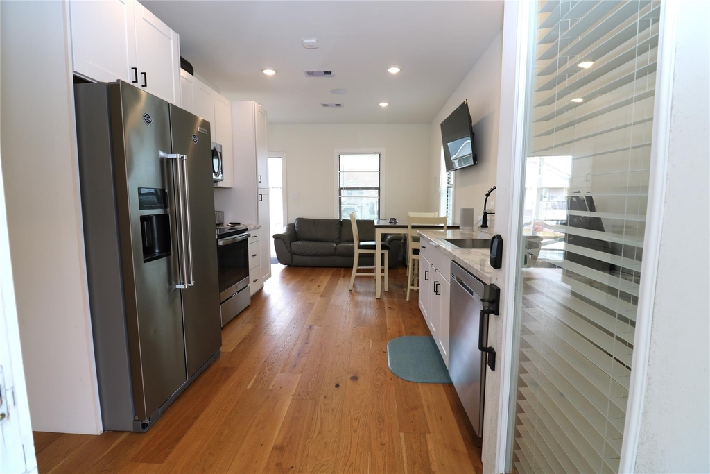 5506 Avenue Q 1/2 - Photo 10