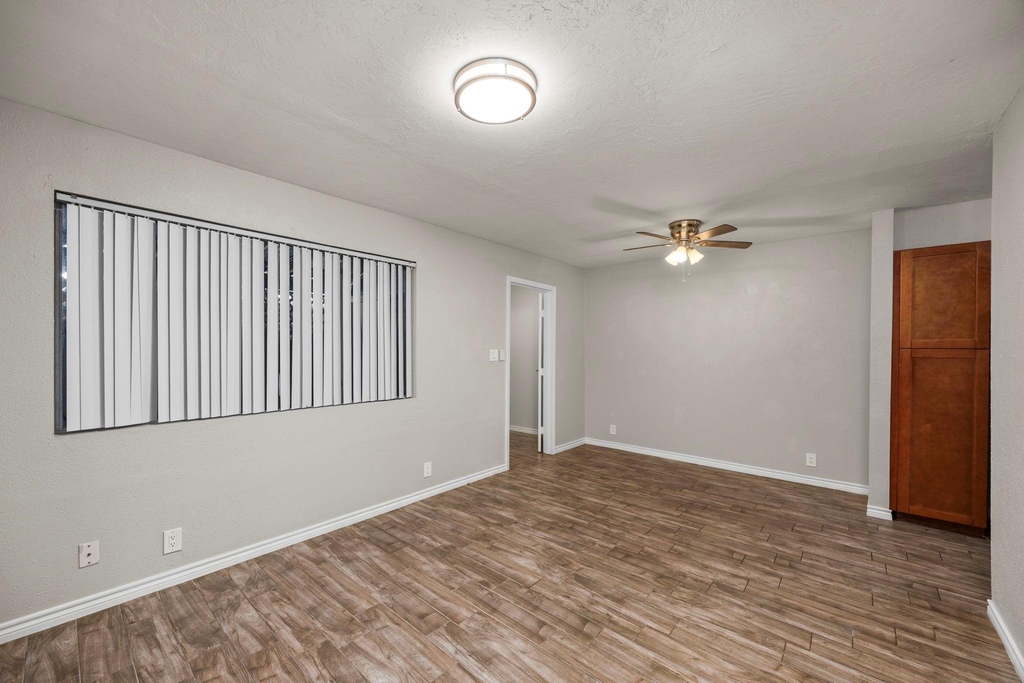 11002 Hammerly Boulevard - Photo 6