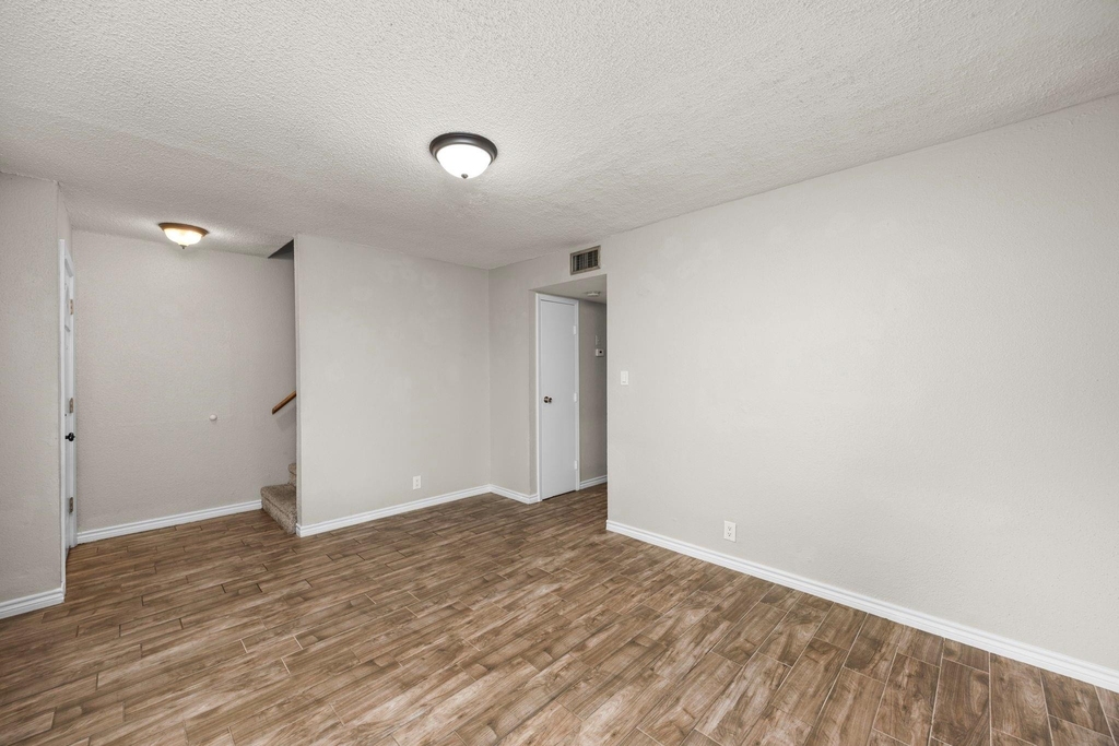 11002 Hammerly Boulevard - Photo 5