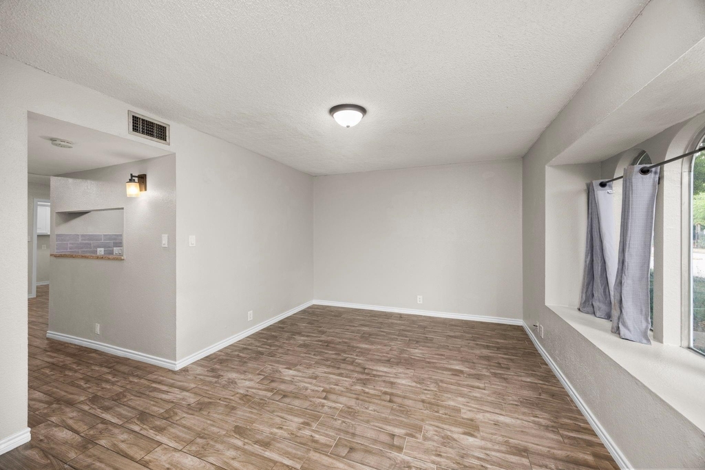 11002 Hammerly Boulevard - Photo 3
