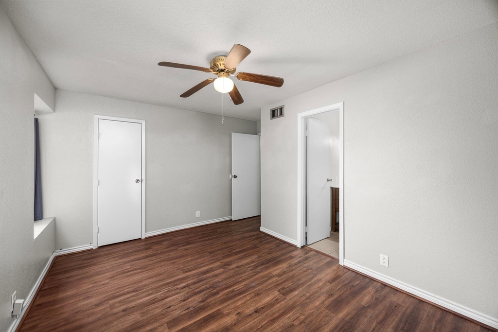 11002 Hammerly Boulevard - Photo 11