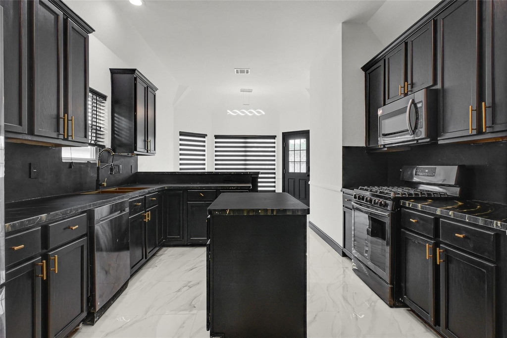 11915 Helene Court - Photo 5