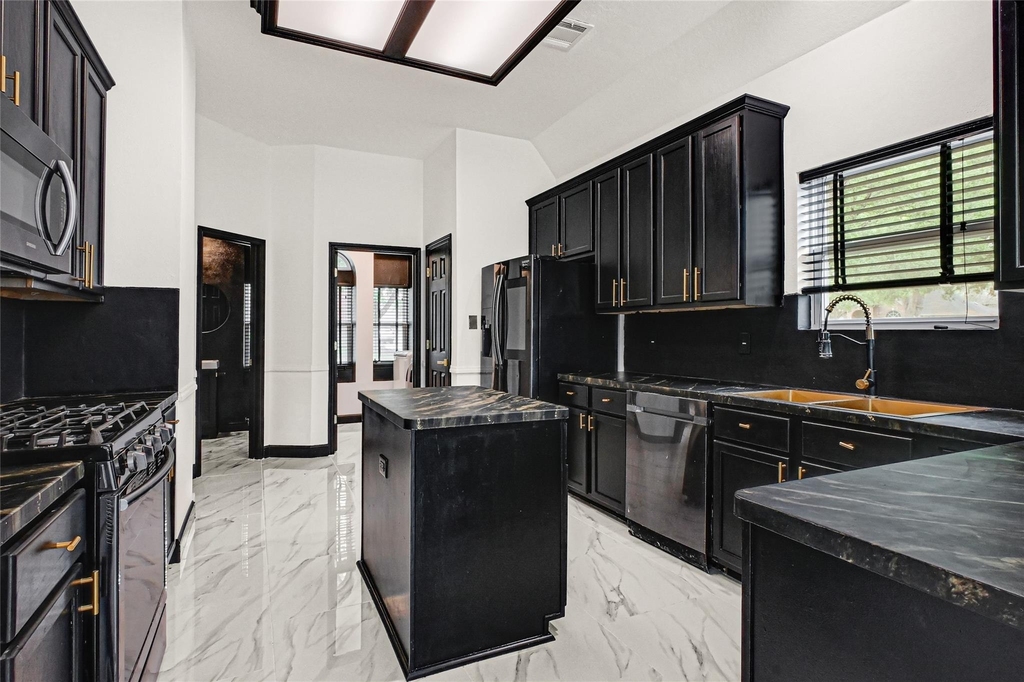 11915 Helene Court - Photo 3