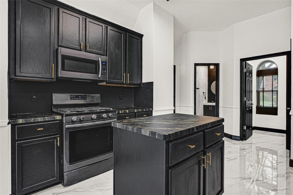 11915 Helene Court - Photo 4