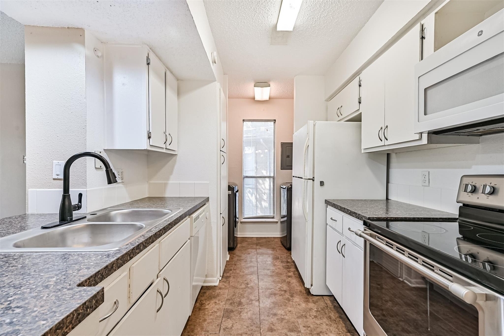 260 El Dorado Boulevard - Photo 7