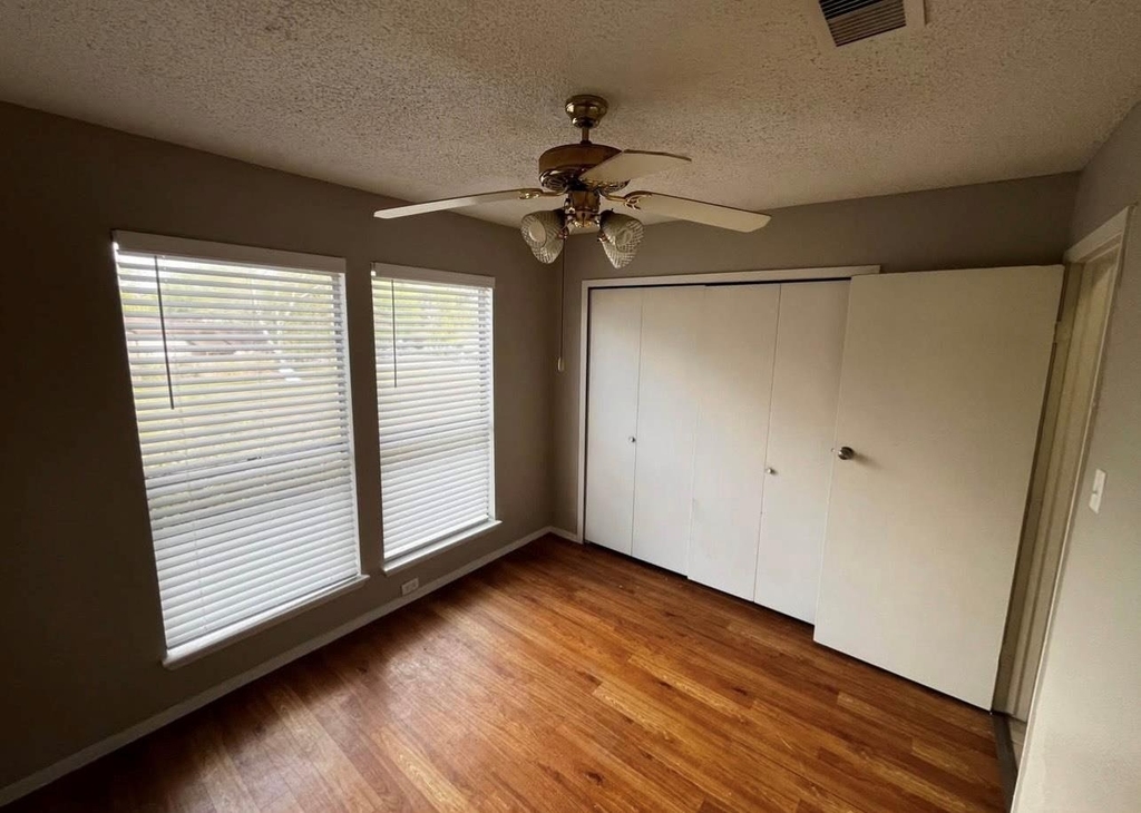 12118 W Bellfort Avenue - Photo 12