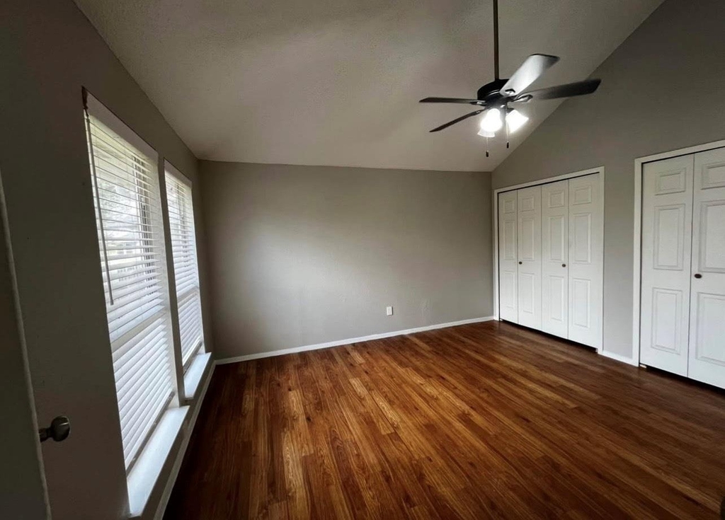 12118 W Bellfort Avenue - Photo 11
