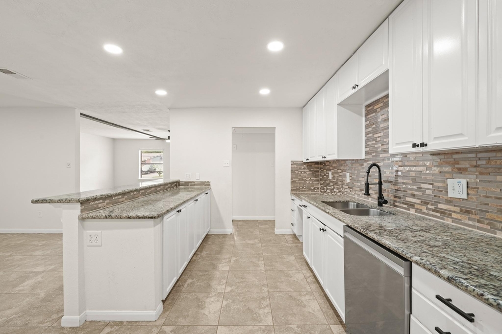 6711 Pickett Drive - Photo 4