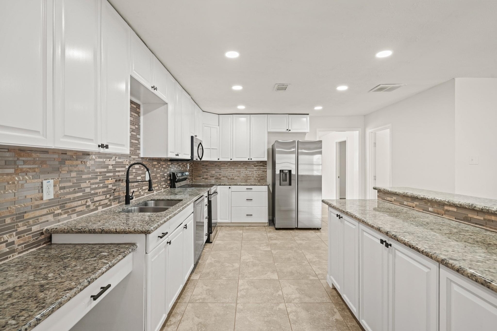 6711 Pickett Drive - Photo 3